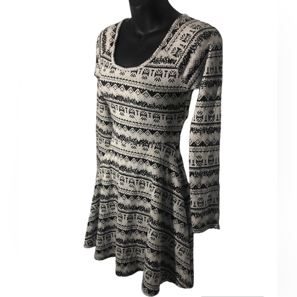Black n White Aztec Patterned Dress - Picture 2 of 5